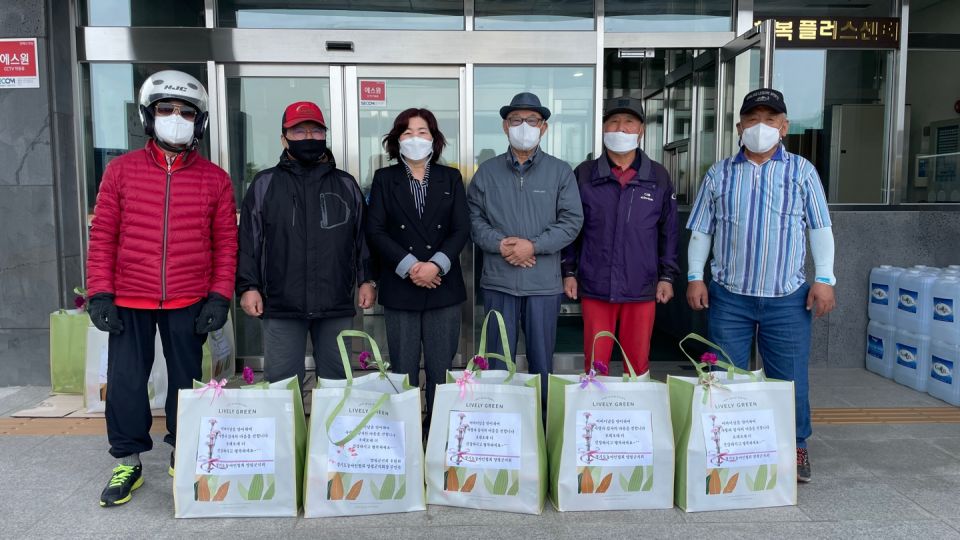 선물꾸러미 전달 (26).jpg