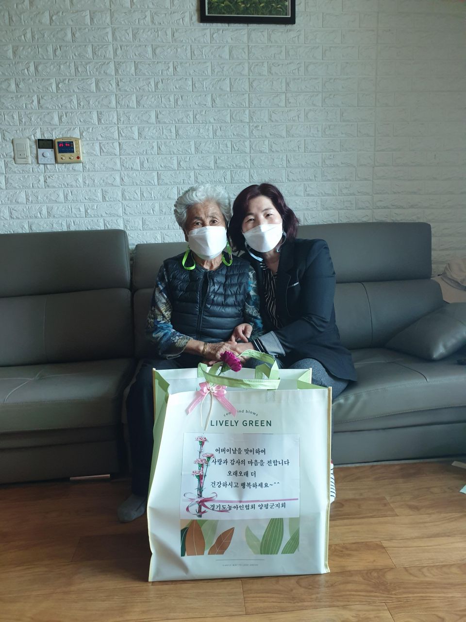 선물꾸러미 전달 (19).jpg