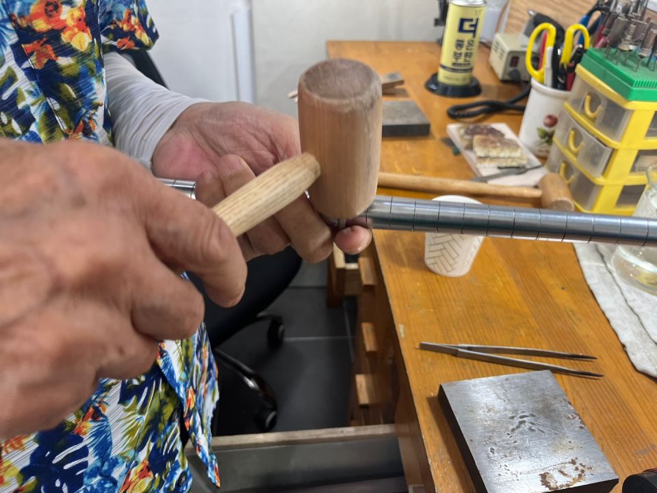 3 반지 망치질.jpg