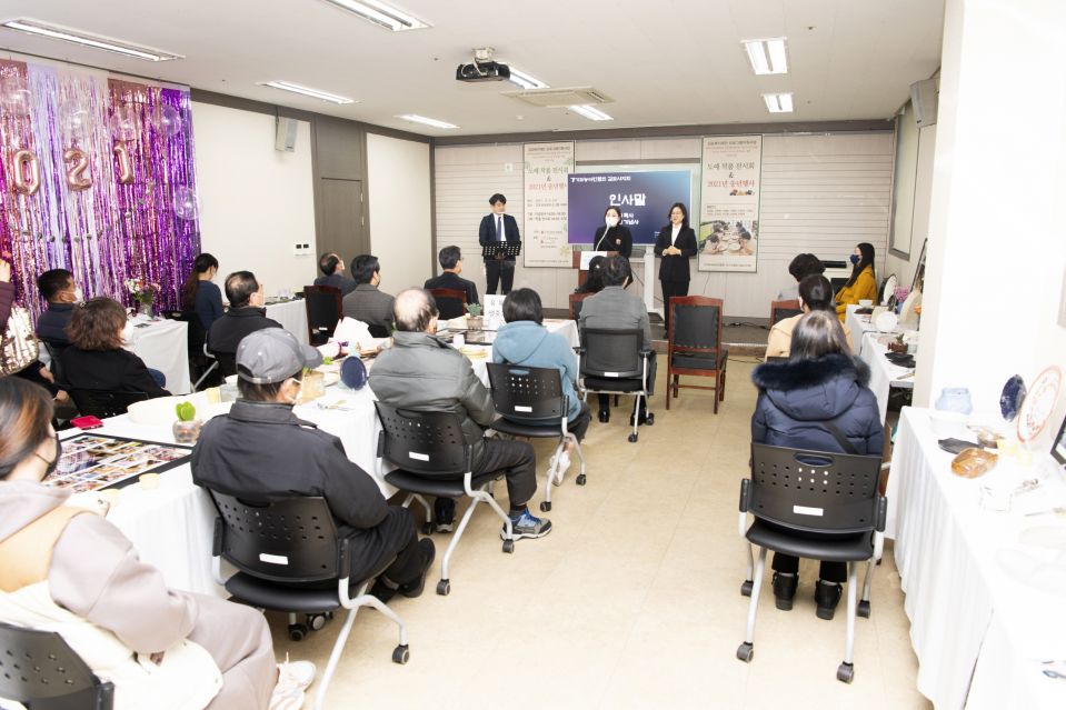 2021.12.09 김포시농아인협회 도자기 송년전시012.jpg